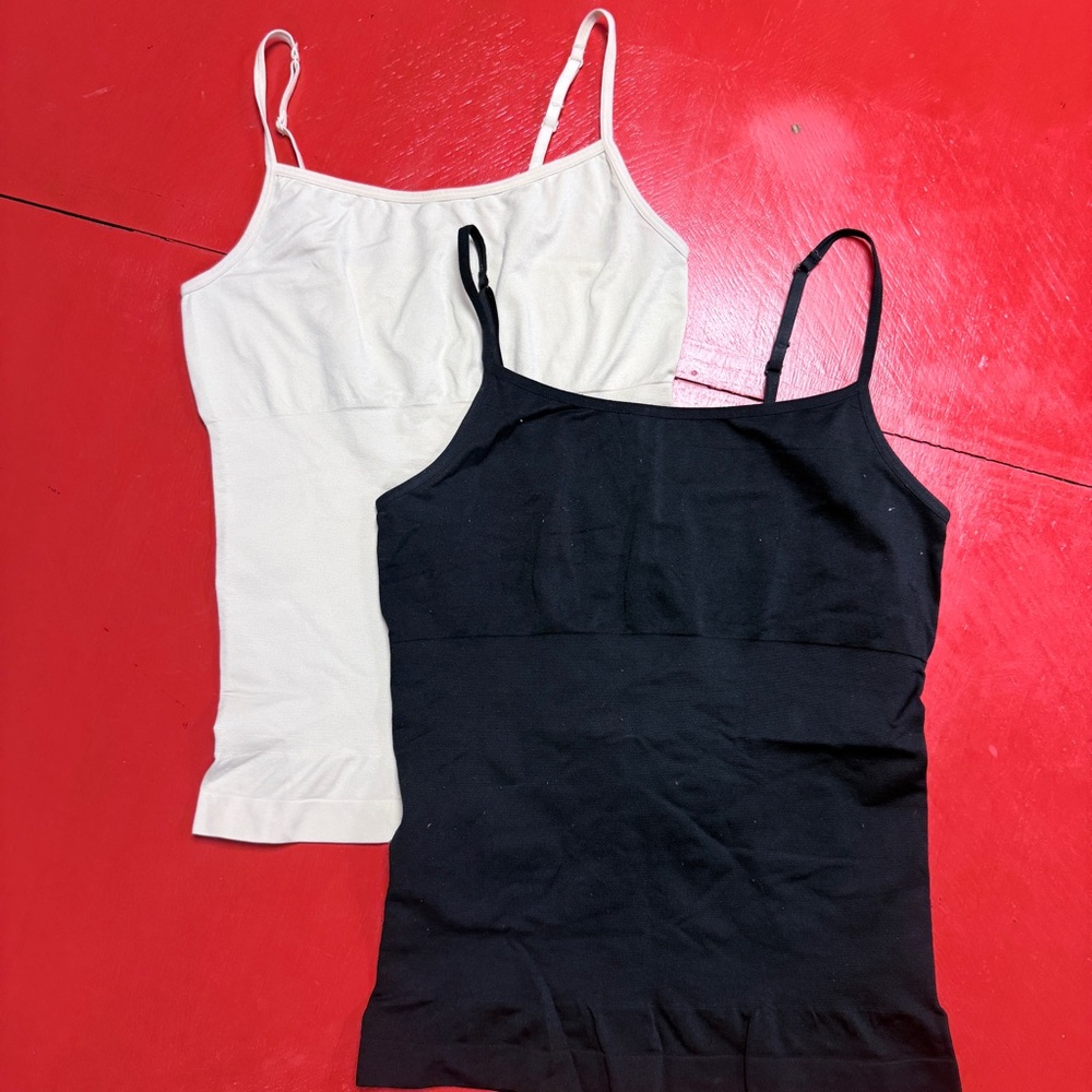 YUMMIE BEIGE AND BLACK COMPRESSION SHAPE WEAR TANK TOPS 2 pack camisoles